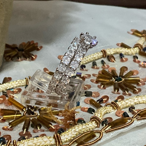 Elegant Silver Diamond Ring Set - Picture 13 of 14